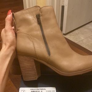 Naturalizer Kala Oatmeal leather upper